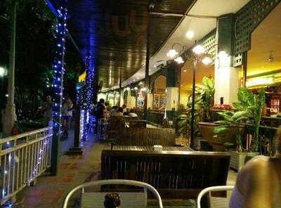 Sidewalk Café Rajchadamnoen