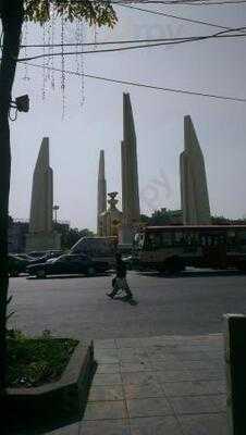 Sidewalk Café Rajchadamnoen