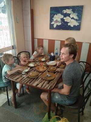 Mom's Restaurant & Guest House