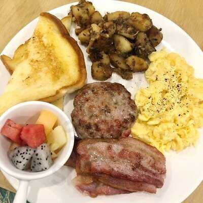 Breakfast Story Phloen Chit