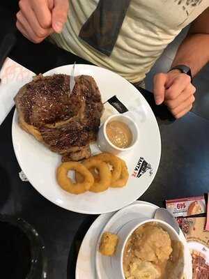 ซานตาเฟ่ สเต๊ก สาขา มาบุญครอง เซ็นเตอร์