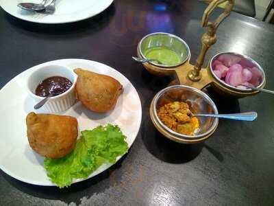 เดเว่น เชฟ เรสเตอรอง : อาหารอินเดียสูตรต้นตำรับชาววัง