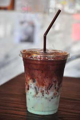 Trica Hostel Cafe & Bar