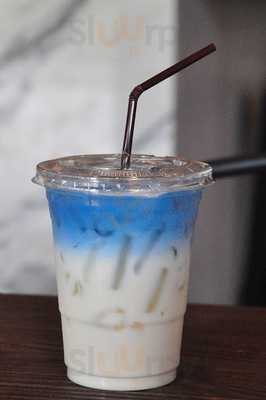 Trica Hostel Cafe & Bar