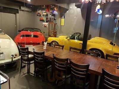 บลูมูน 25 จี บาร์ & เรสเตอรองท์