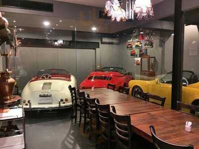 บลูมูน 25 จี บาร์ & เรสเตอรองท์