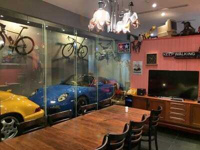 บลูมูน 25 จี บาร์ & เรสเตอรองท์