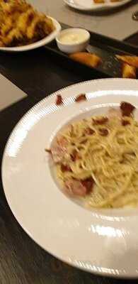 ร้านอาหารนายน์สลัด