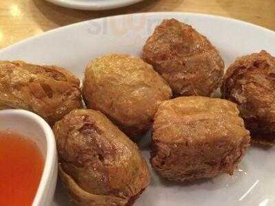 Laemcharoen Seafood Restaurant