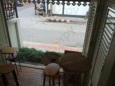 The Fat Beagle Cafe & Bake Shoppe