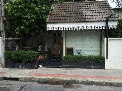 The Fat Beagle Cafe & Bake Shoppe