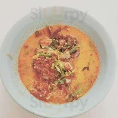 ร้านข้าวหมูทอดอร่อยมาก 20 บาท