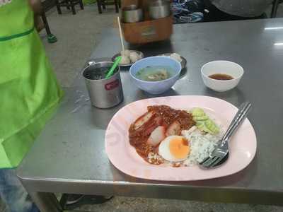 ข้าวมันไก่เจ๊อ้วน