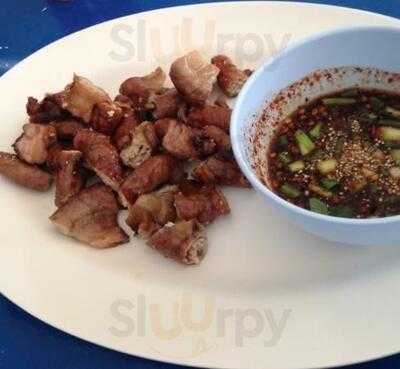 เจ๊พิศเจ๊พร ส้มตำถาด ปีกไก่ทอด