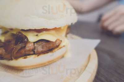 Teddy's Bigger Burgers