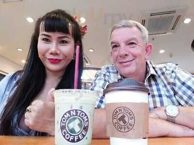 ทอม แอนด์ ทอมส์ คอฟฟี่ที่ริเวอร์ซิตี้