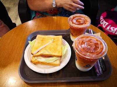 ทอม แอนด์ ทอมส์ คอฟฟี่ที่ริเวอร์ซิตี้