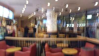 ทอม แอนด์ ทอมส์ คอฟฟี่ที่ริเวอร์ซิตี้