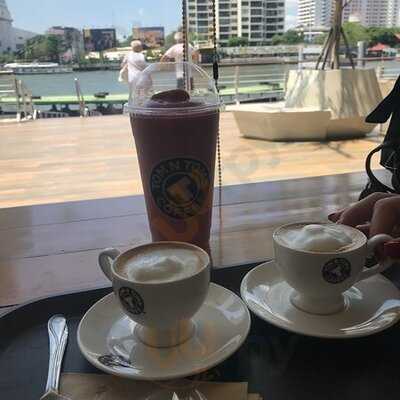 ทอม แอนด์ ทอมส์ คอฟฟี่ที่ริเวอร์ซิตี้
