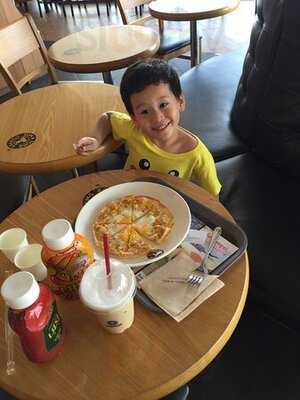 ทอม แอนด์ ทอมส์ คอฟฟี่ที่ริเวอร์ซิตี้