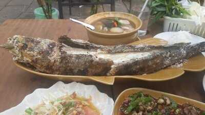 สวนอาหาร ส้มตำซีฟู้ดไทยอีสาน