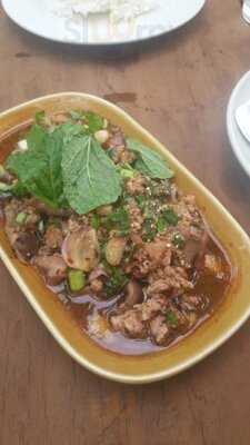 สวนอาหาร ส้มตำซีฟู้ดไทยอีสาน