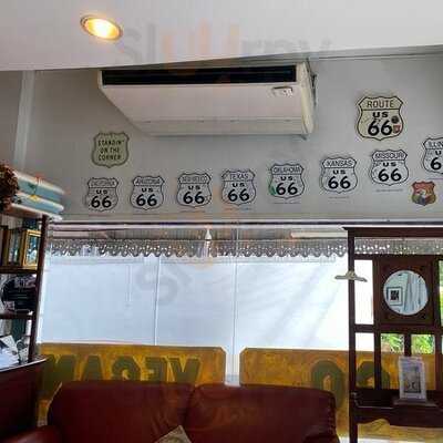 โบนิต้าคาเฟ่ แอนด์ โซเชี่ยลคลับ