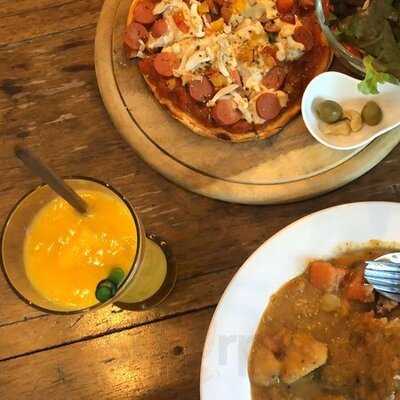 โบนิต้าคาเฟ่ แอนด์ โซเชี่ยลคลับ