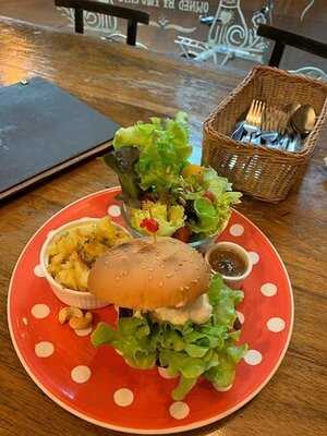 โบนิต้าคาเฟ่ แอนด์ โซเชี่ยลคลับ