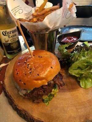 Cocotte Farm Roast & Winery