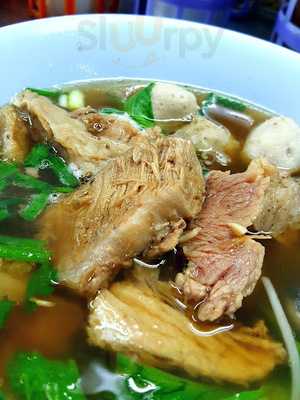 ก๋วยเตี๋ยวเนื้อซุงโภชนา