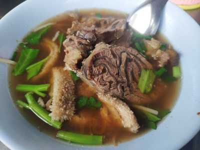 ก๋วยเตี๋ยวเนื้อซุงโภชนา