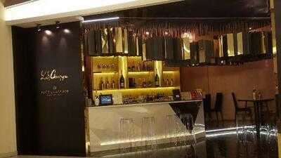 Le Champagne Bar