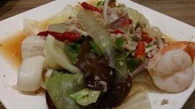 ร้านอาหาร ยำแซ่บ