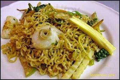 ร้านอาหาร ยำแซ่บ