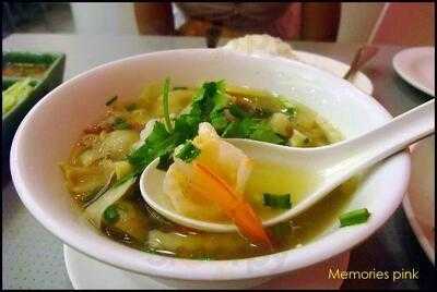 ร้านอาหาร ยำแซ่บ