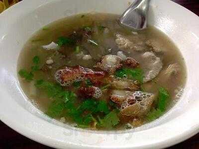 นายน้อยก๋วยจั๊บน้ำข้น