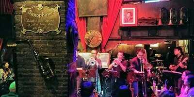 แซ็กโซโฟน ผับ