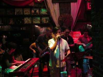 แซ็กโซโฟน ผับ