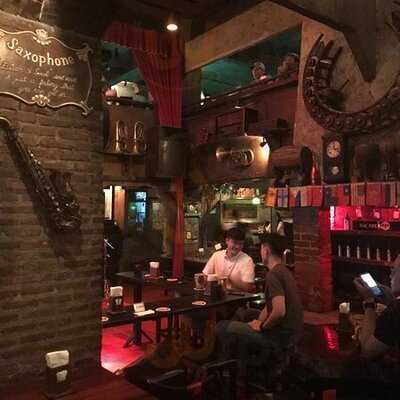 แซ็กโซโฟน ผับ