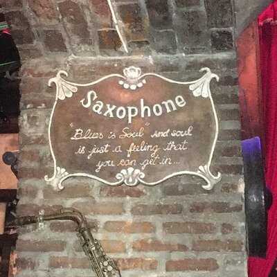 แซ็กโซโฟน ผับ