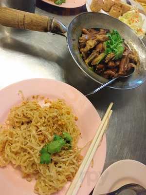 บะหมี่ รุ่งเรือง