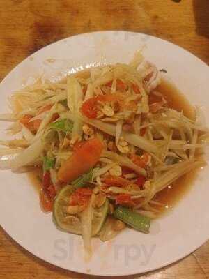 บ้านอีสานเมืองยศ