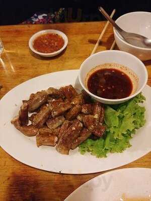 บ้านอีสานเมืองยศ