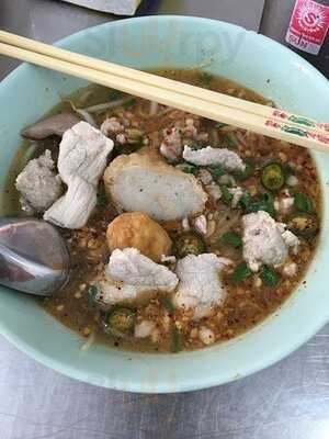 นายจิวหมูแดงหมูกรอบ (ข้าวหมูแดงมารวย)