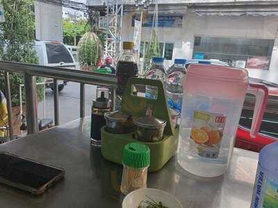 นายจิวหมูแดงหมูกรอบ (ข้าวหมูแดงมารวย)