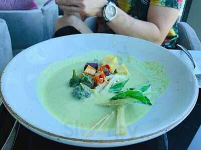 แพลทินัม โมเดิร์น ไทย