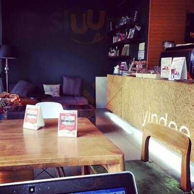 ร้านกาแฟ ยินดี