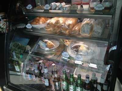 ร้านกาแฟ ยินดี