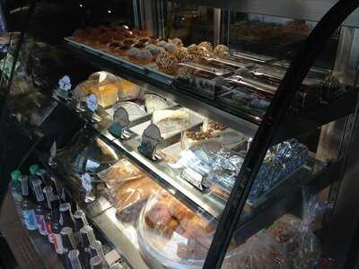 ร้านกาแฟ ยินดี